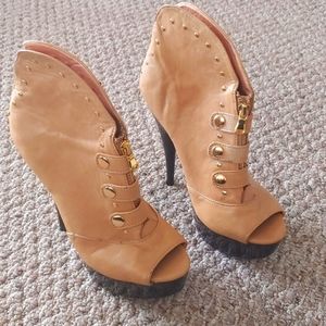 Open toe Luichiny booties with gold accents size 7
